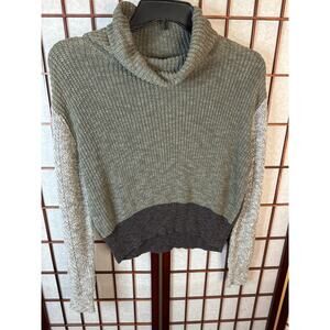 Skies are Blue Gray color block sweater women's size small